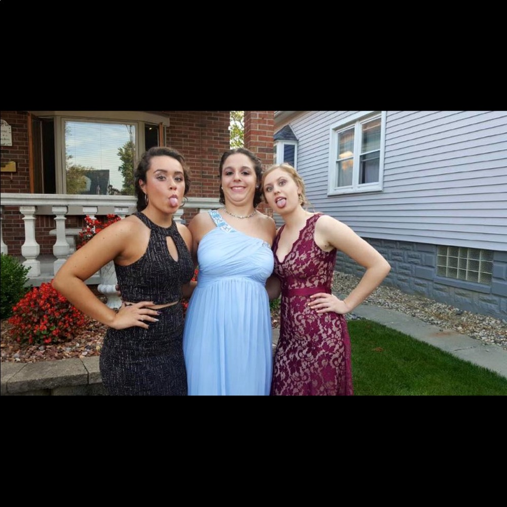 Prom / hoco - Picture 2 of 5